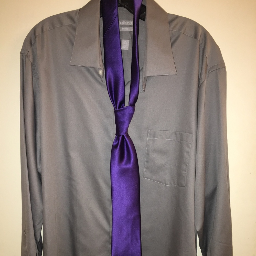 Van Heusen Fitted Dress Shirt w/ Tie (Stage)